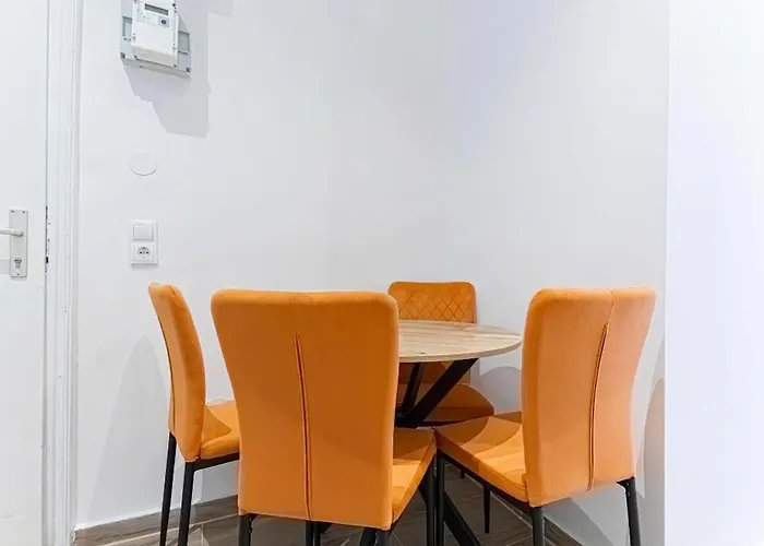 Prime Location - 1 Bedroom With Wifi & Tv *