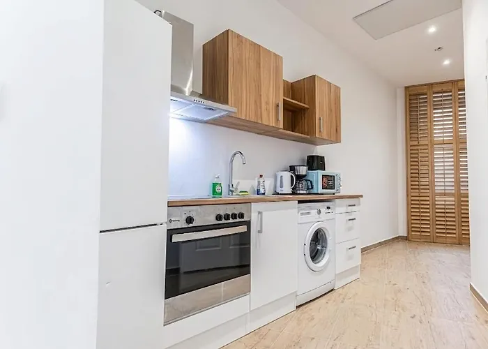 Prime Location - 1 Bedroom With Wifi & Tv Apartment