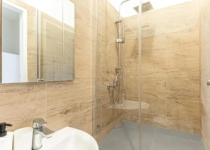 Apartment Prime Location - 1 Bedroom With Wifi & Tv